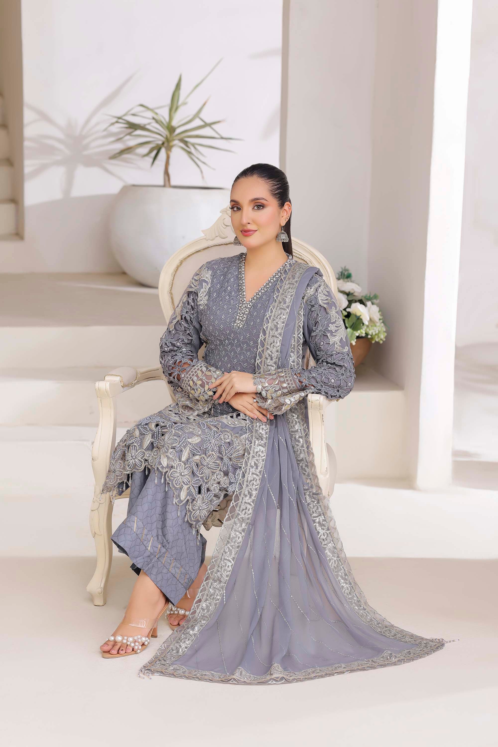 Ayleen Lavender Mist: Regal Allure Formal Ensemble