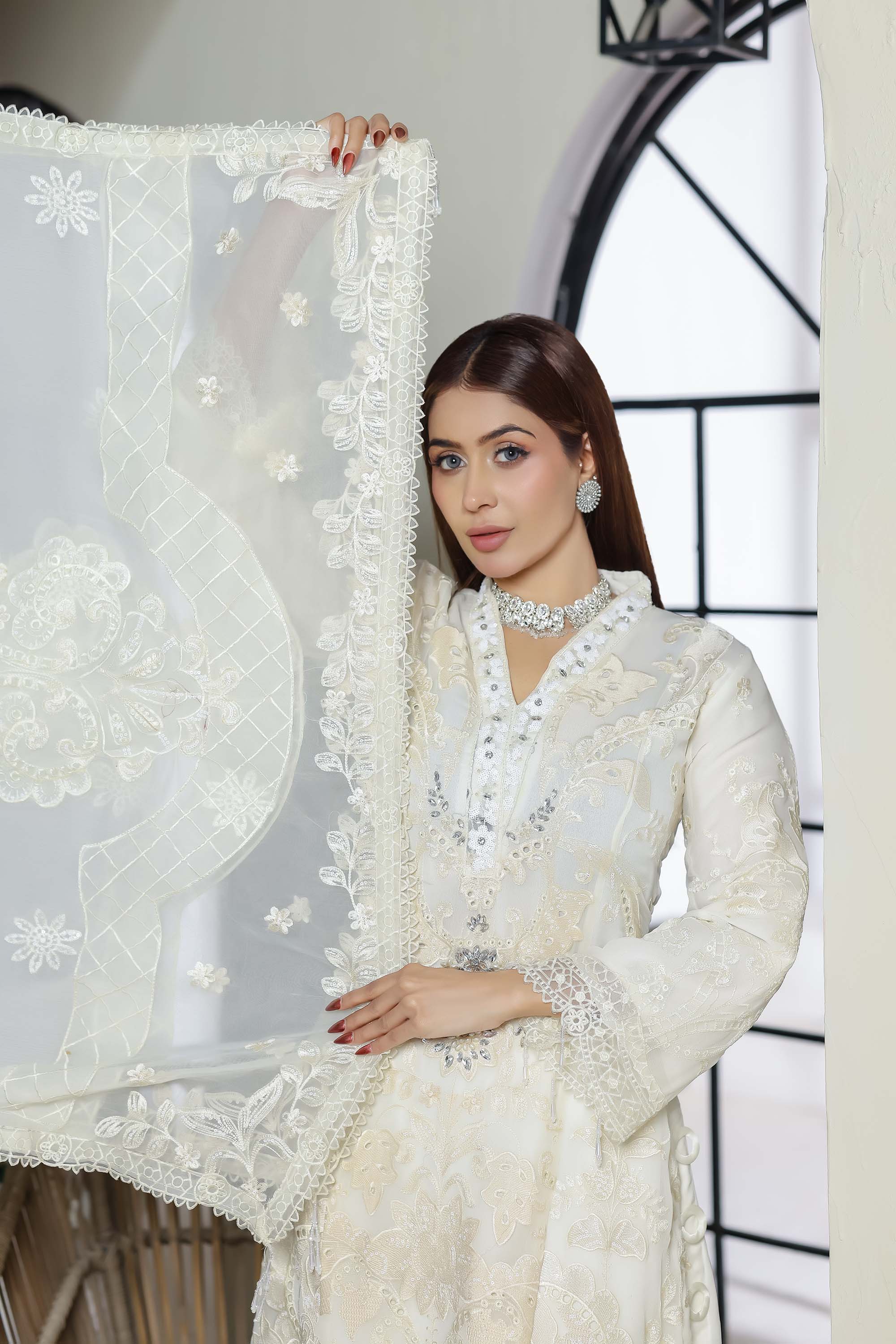 Zaib-o-Zeenat Heritage Edition – Pearl White