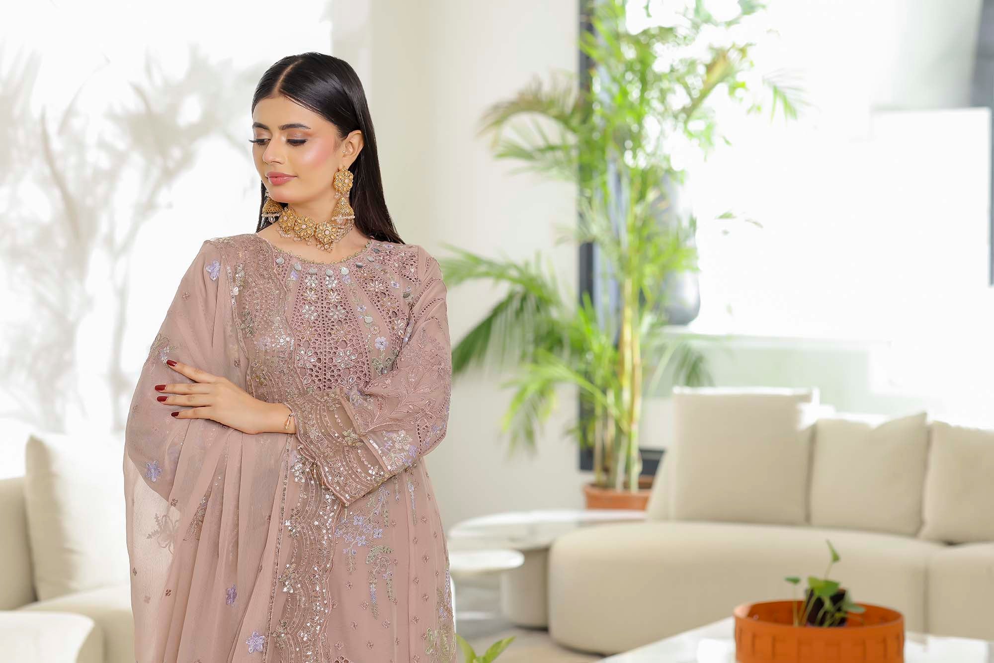 Fahriye – Dusty Rose Embroidered Chiffon Suit