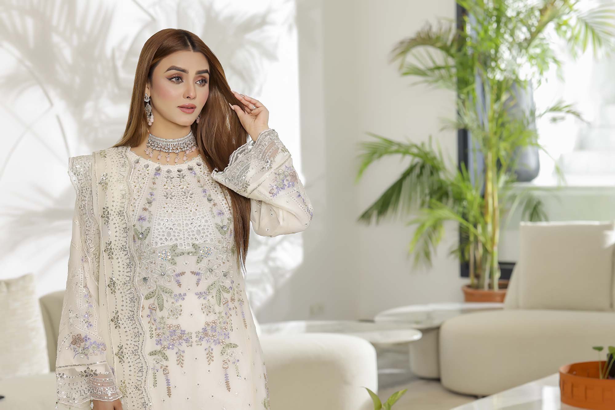 Fahriye – Ivory White Embroidered Chiffon Suit