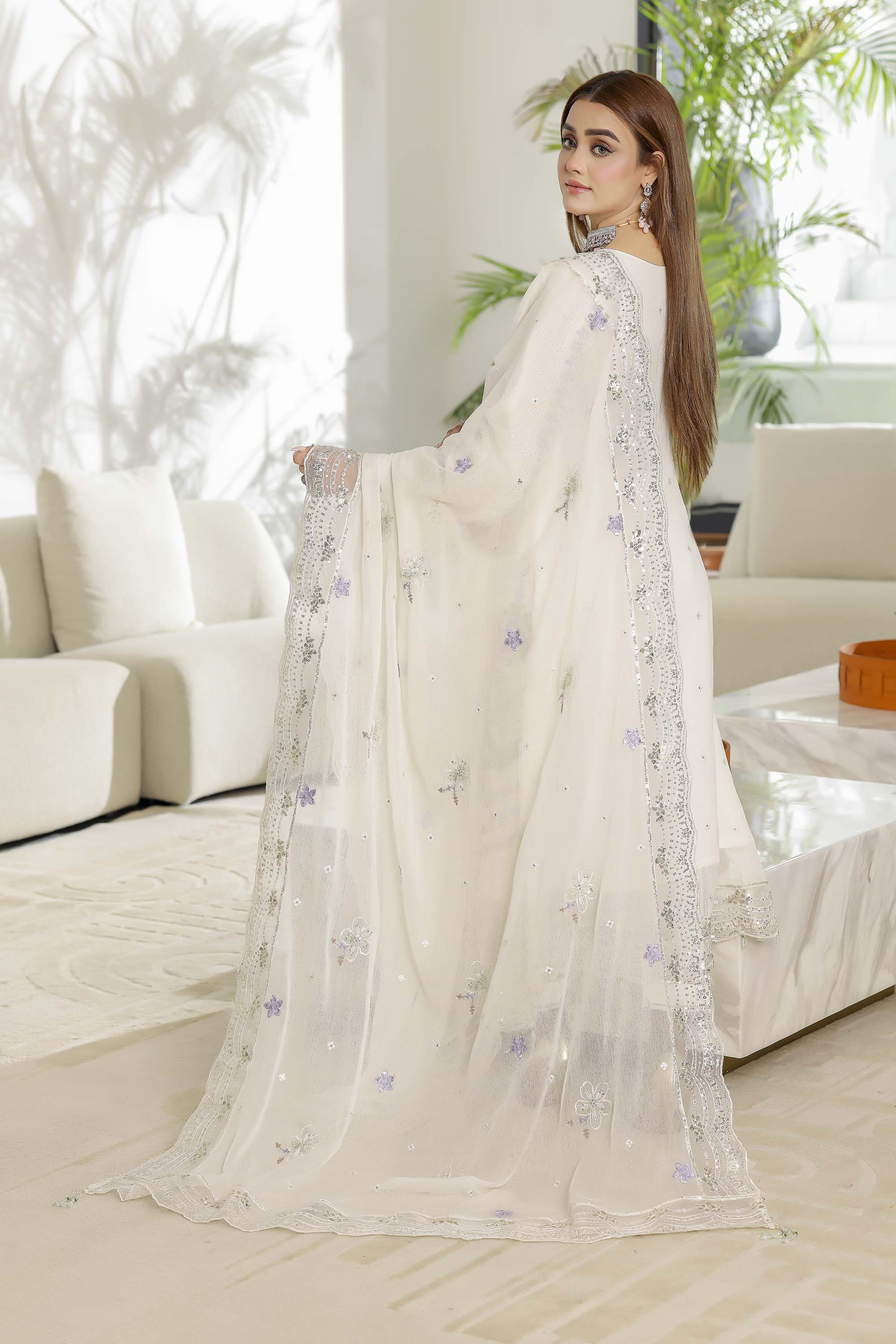 Fahriye – Ivory White Embroidered Chiffon Suit