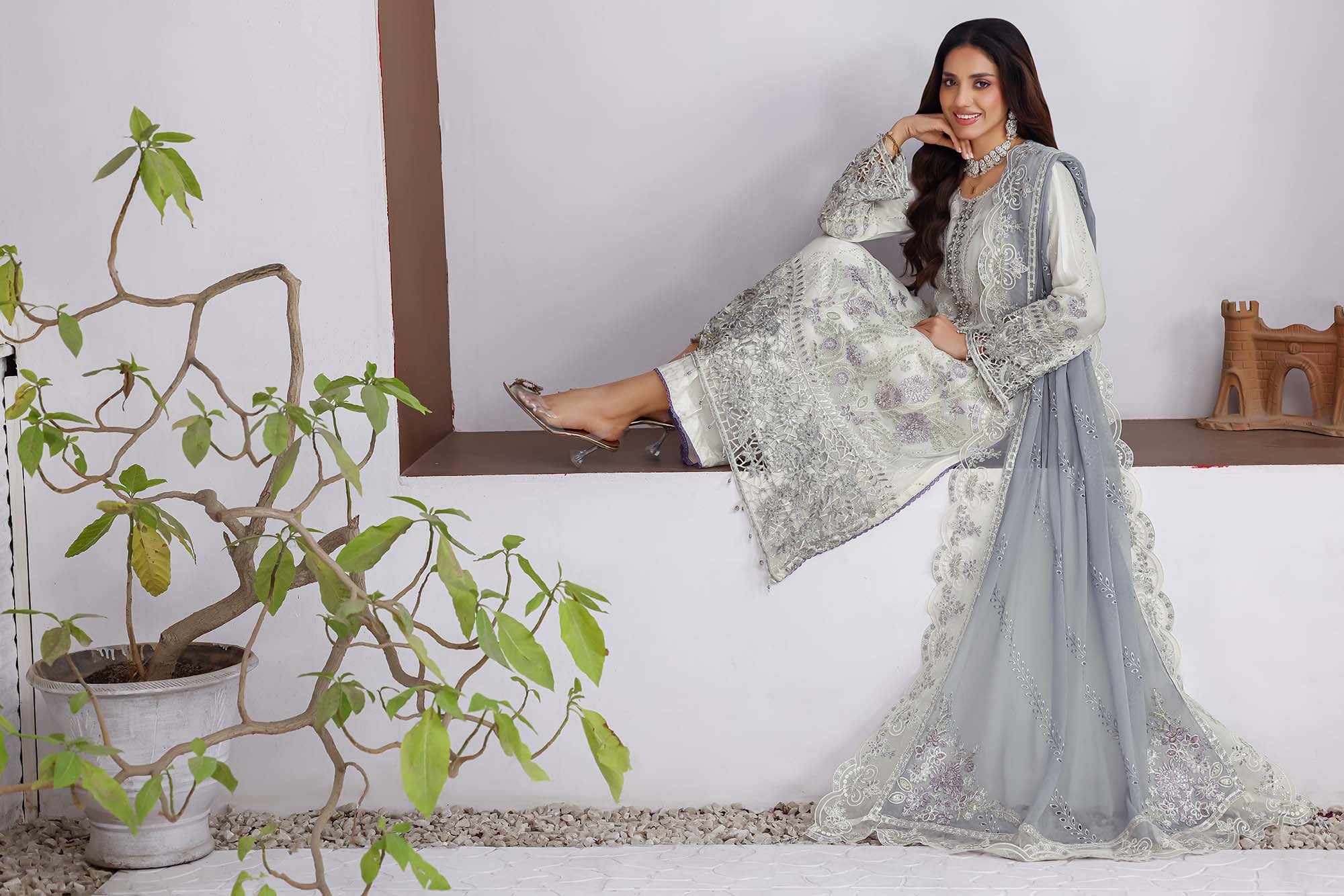 Damir Luxury Embroidered Suit – Pearl White