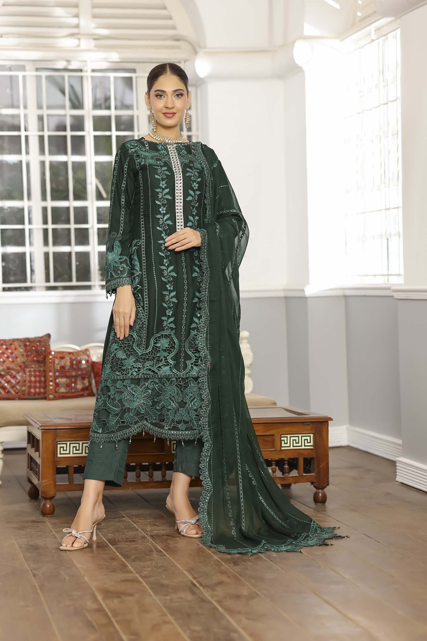 Emerald Reign: Eshaal's Signature Jewel