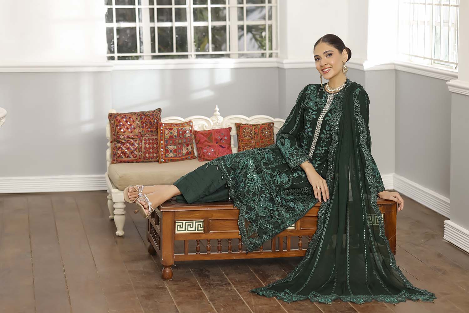 Emerald Reign: Eshaal's Signature Jewel