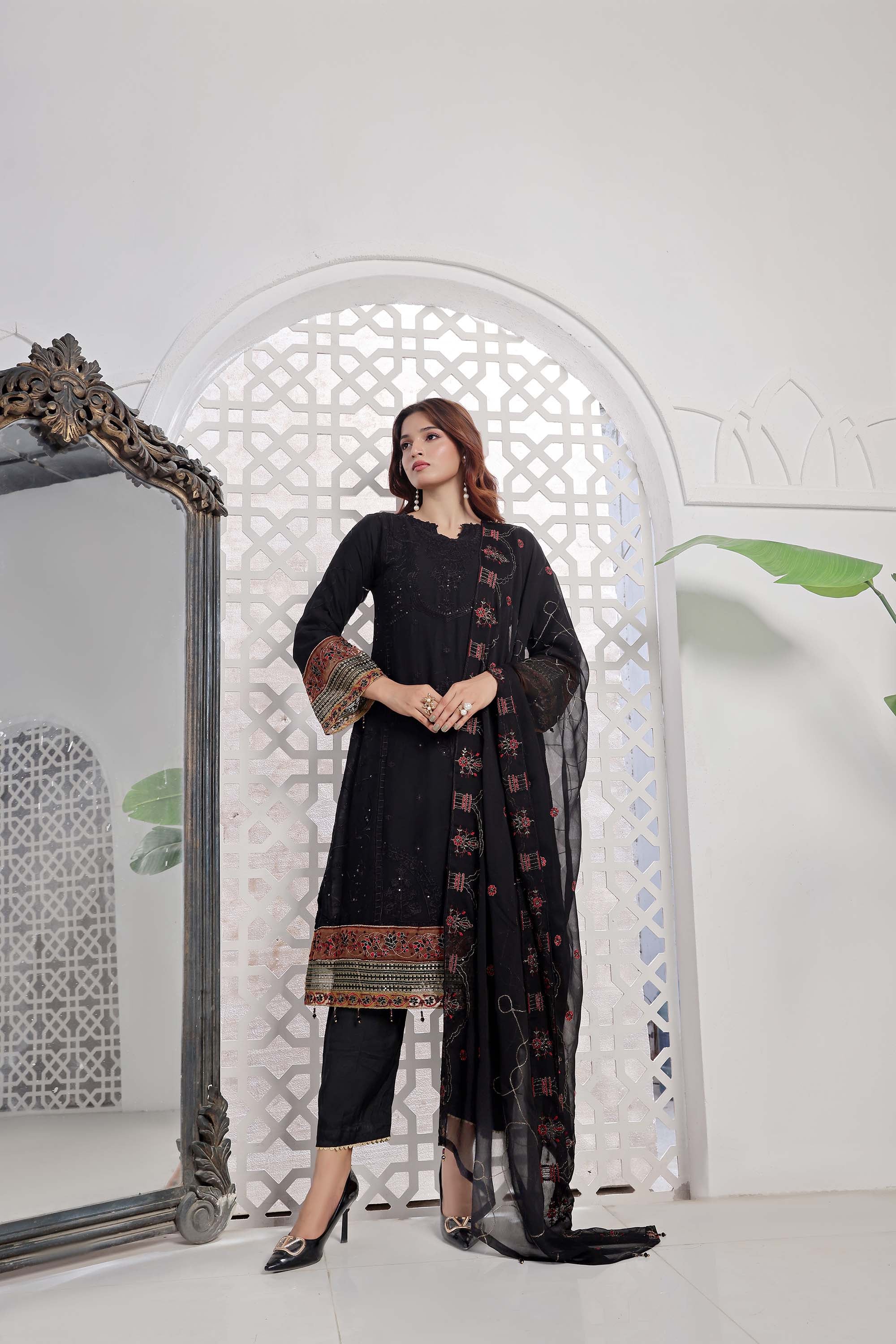 Sayyara – Midnight Ebony