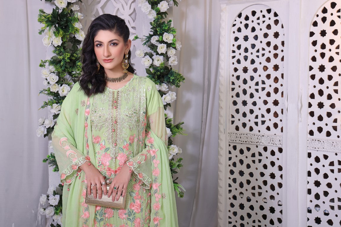 Graceful green flambouyant embroidered 3 piece suit.Heavy dupatta and Sleeves.
