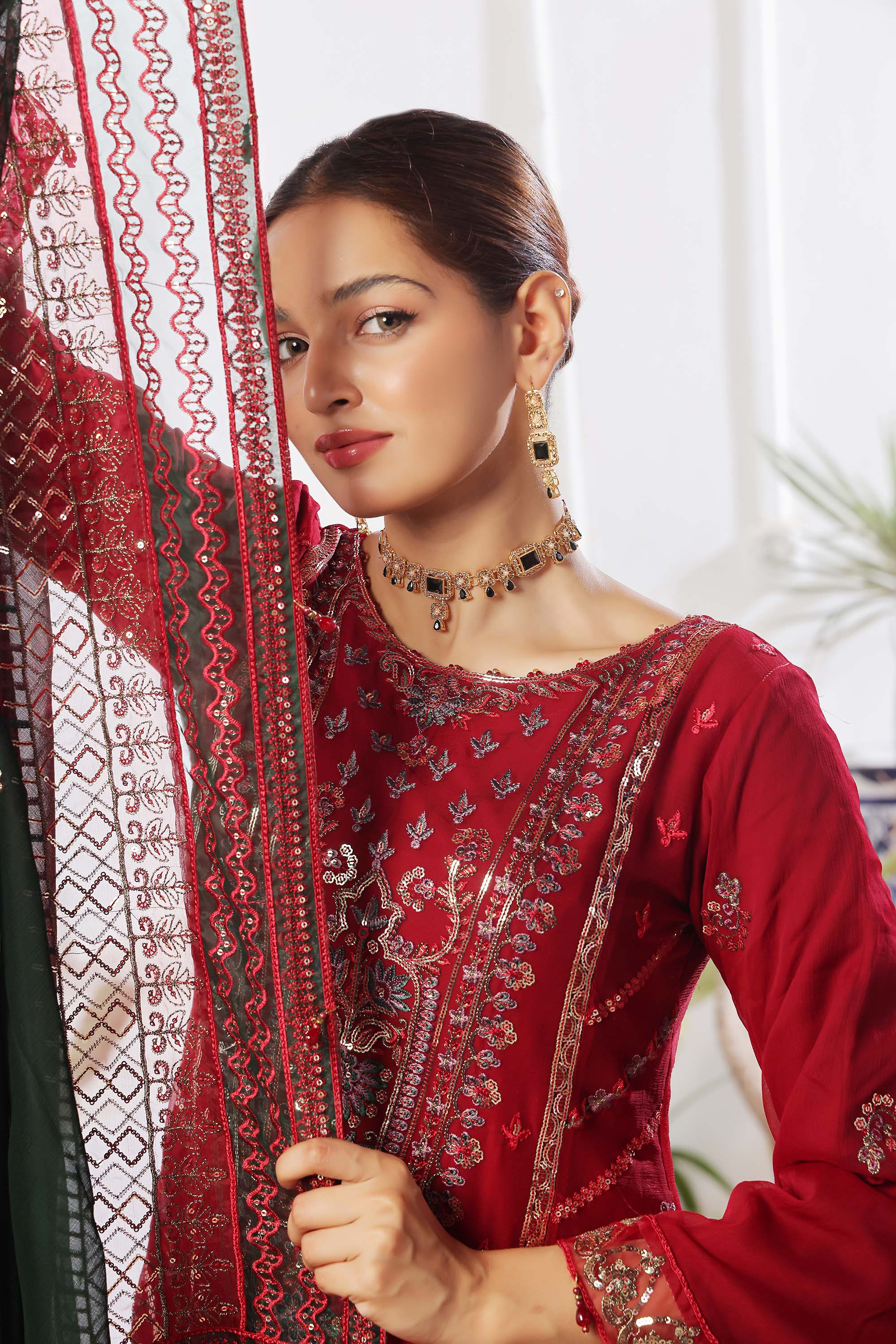 Guldasta – Crimson Luxe