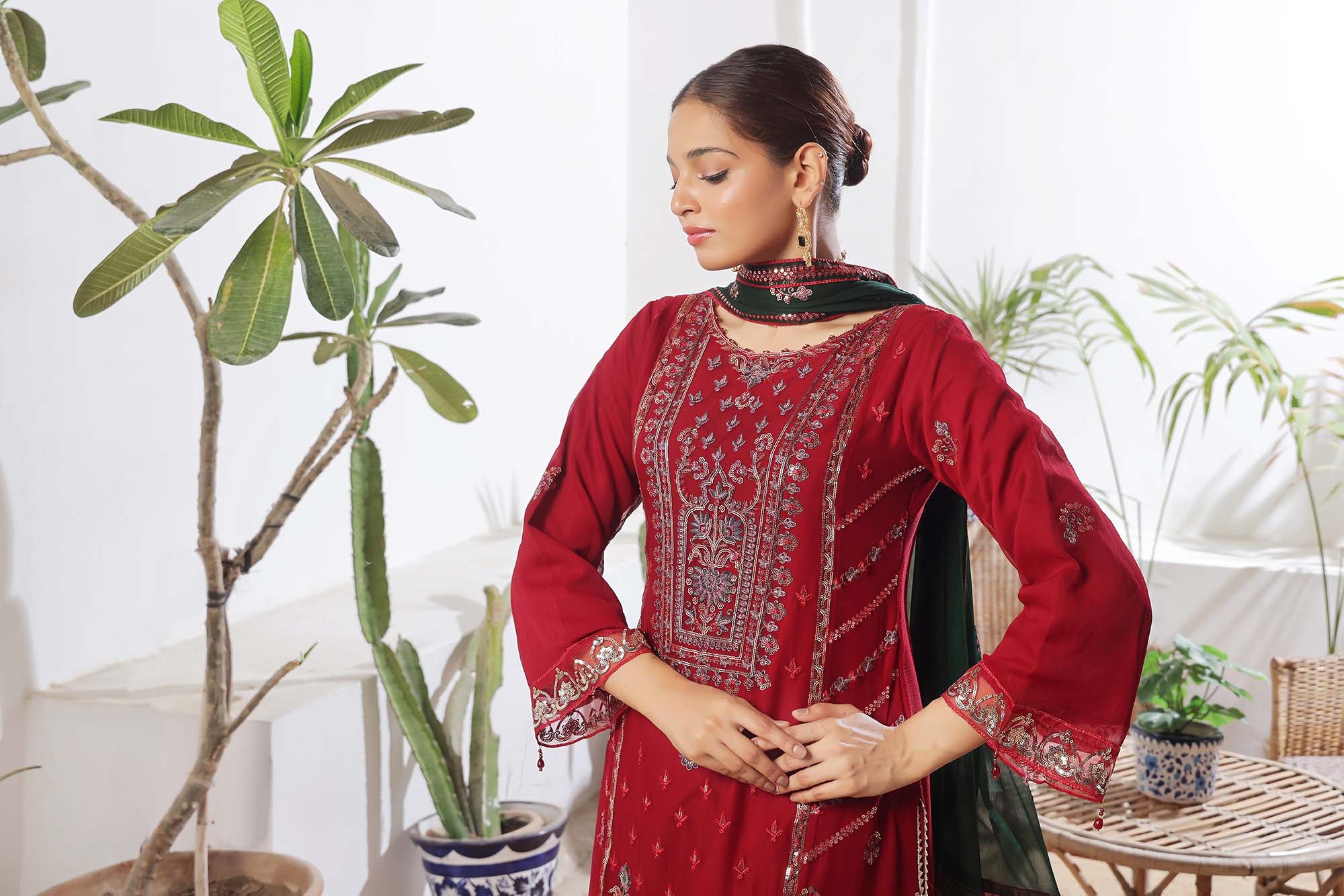 Guldasta – Crimson Luxe