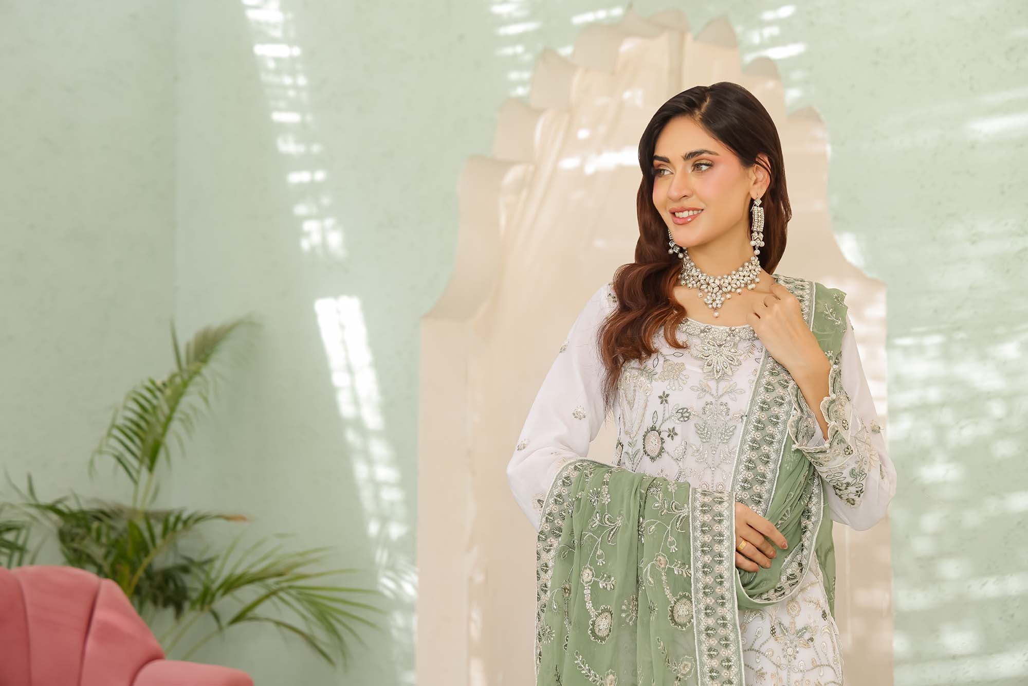 La Bella – White & Mint Green