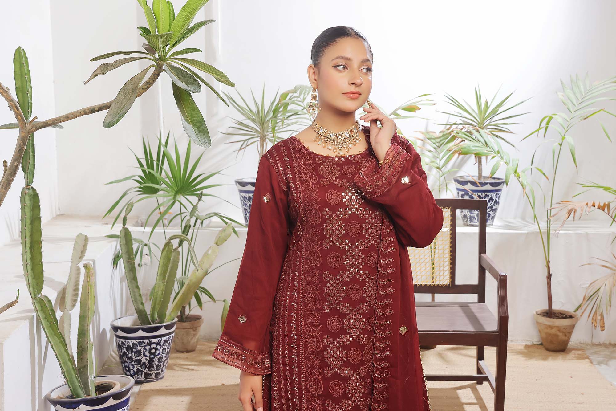 Guldasta – Garnet Majesty